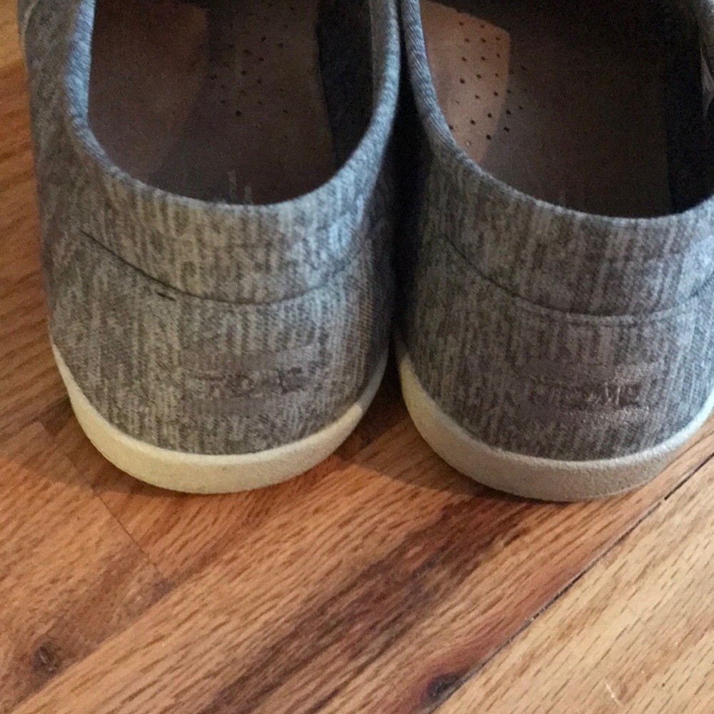 Toms - Picture 2 of 4